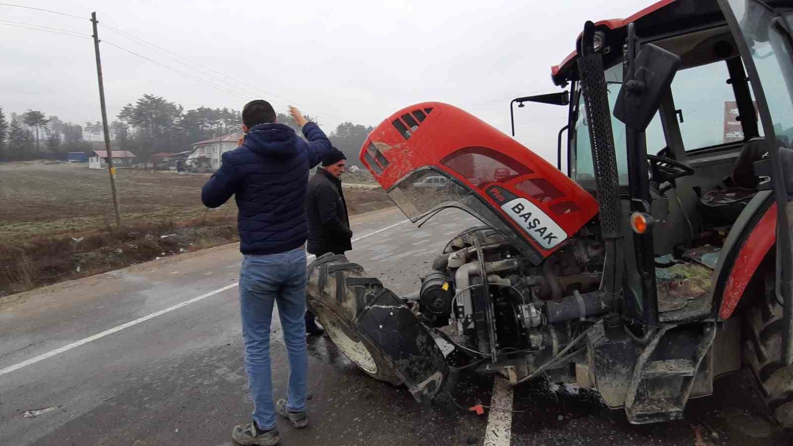 Traktörle otomobilin çarpıştığı feci kaza kamerada
