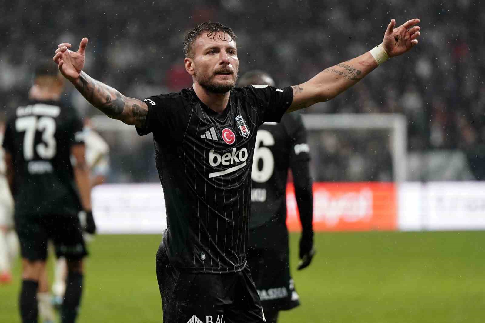 Trendyol Süper Lig: Beşiktaş: 2 - Bodrum FK: 0 (İlk yarı)
