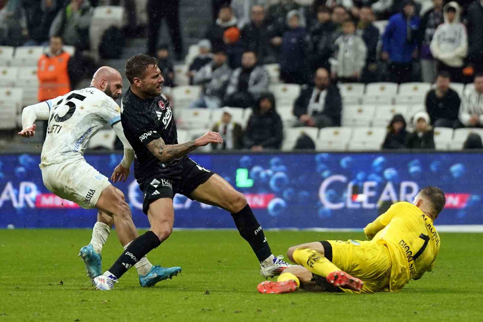 Trendyol Süper Lig: Beşiktaş: 2 - Bodrum FK: 0 (İlk yarı)
