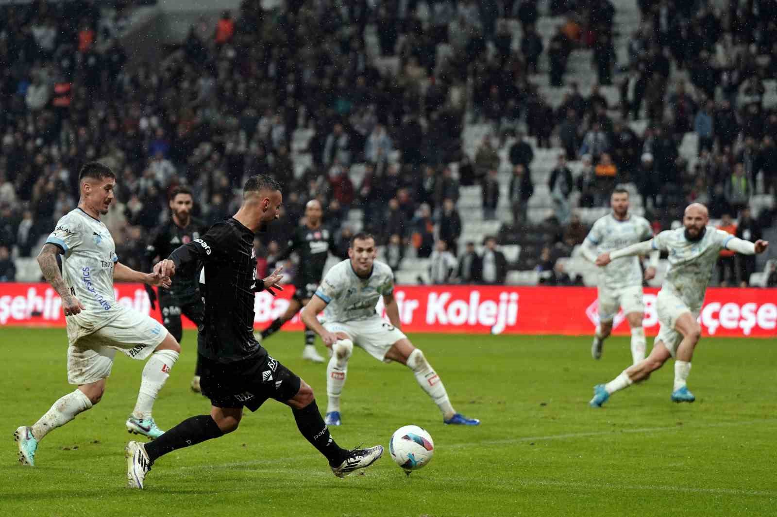 Trendyol Süper Lig: Beşiktaş: 2 - Bodrum FK: 0 (İlk yarı)
