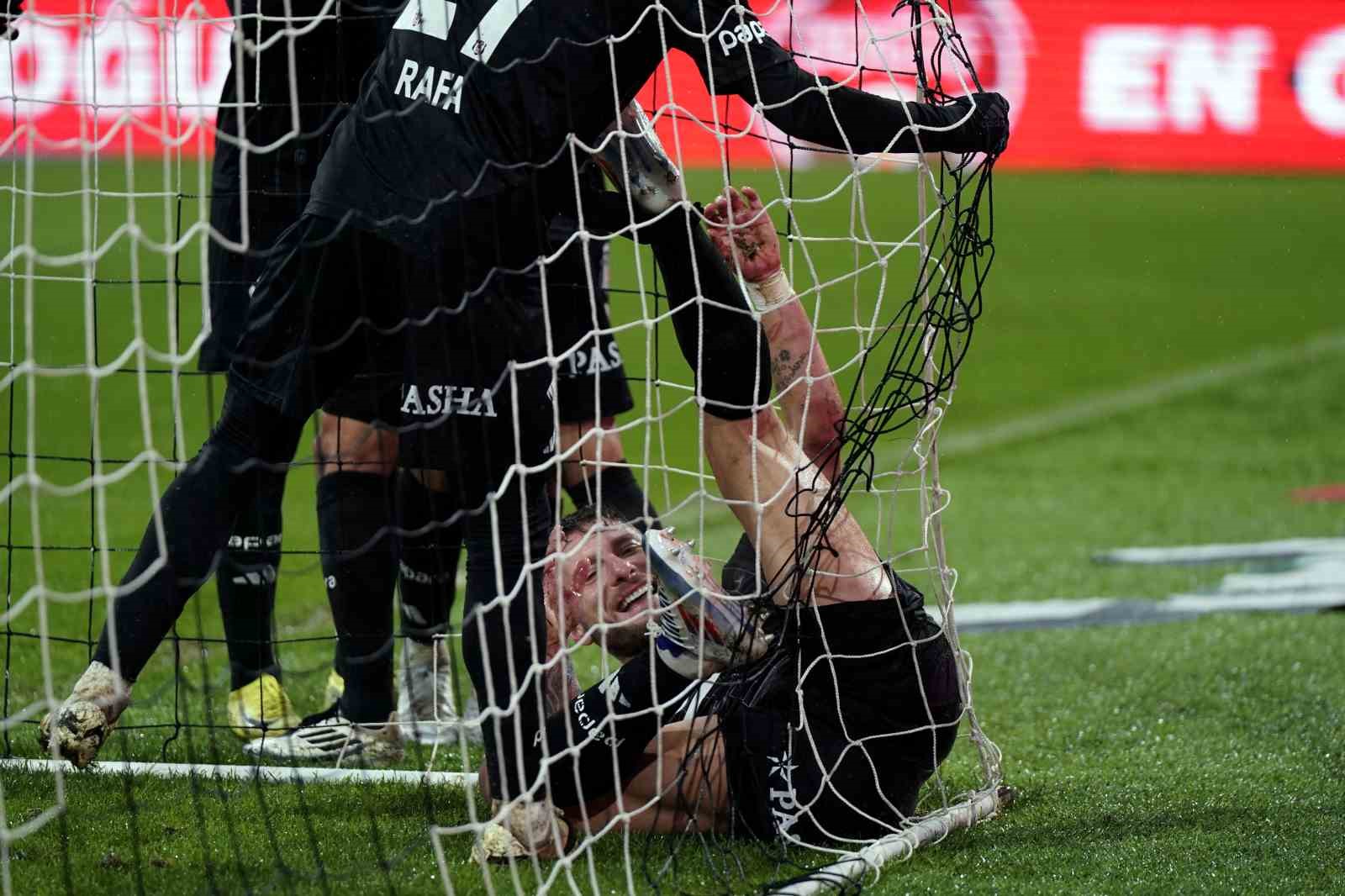 Trendyol Süper Lig: Beşiktaş: 2 - Bodrum FK: 0 (İlk yarı)
