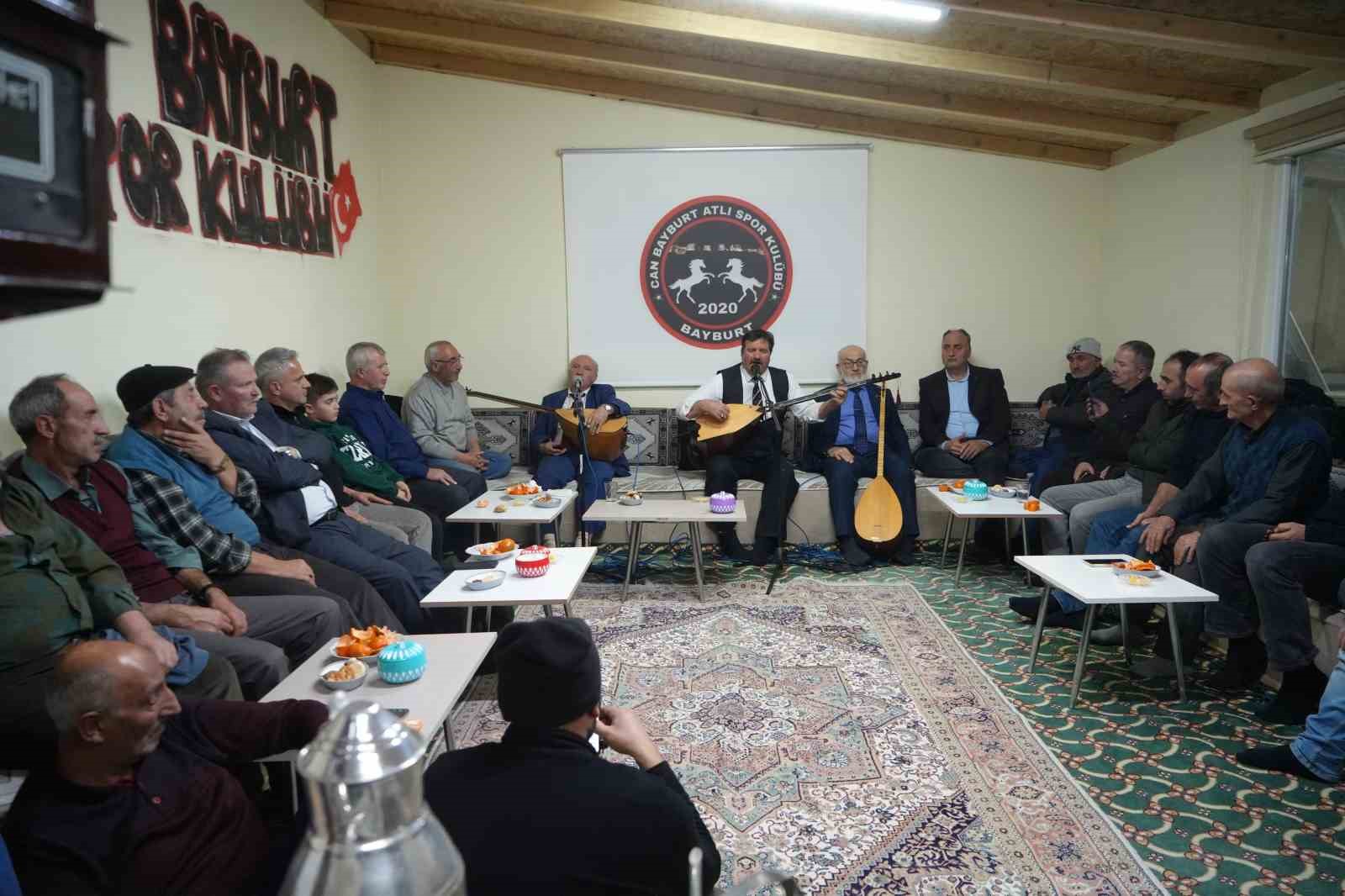 Unutulmaya yüz tutmuş ’Âşıklık Geleneği’ Bayburt’un soğuk kış akşamlarında yaşatılıyor
