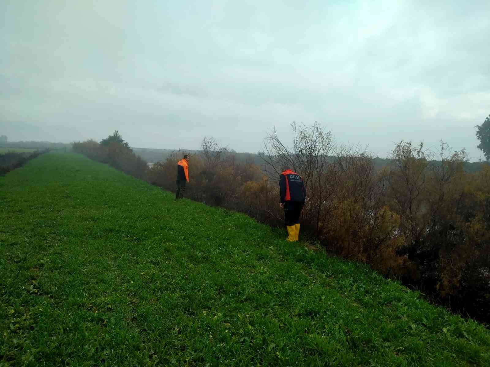 Menderes Nehri’ne düşen kişiyi bulmak için ekipler seferber oldu
