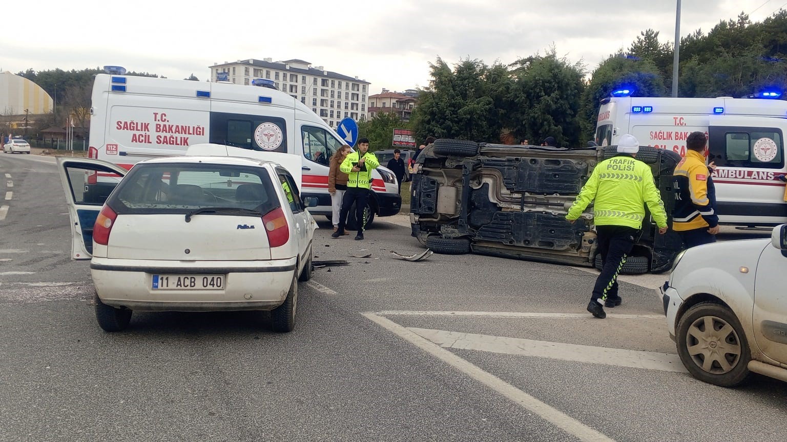 Bilecik’te yan devrilen otomobilin sürücüsü yaralandı
