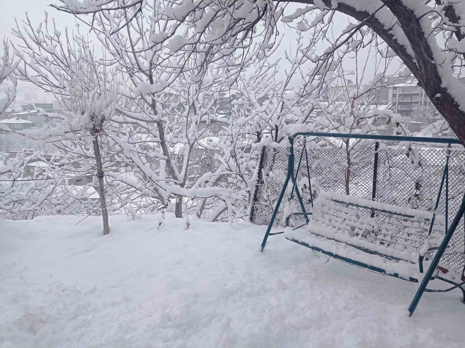 Hakkari’de kartpostallık kar manzaraları
