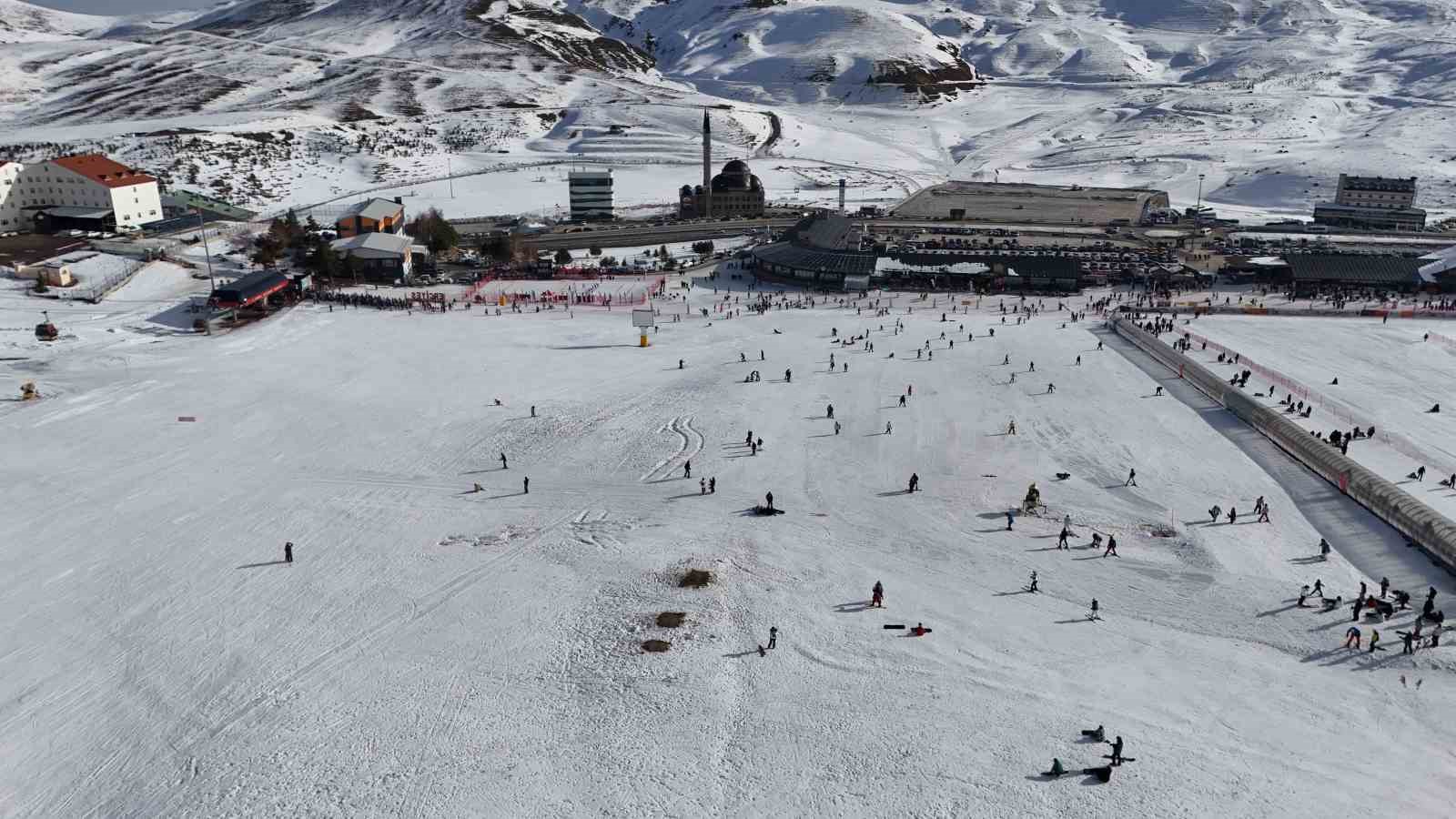 Erciyes hafta sonu yine ilgi odağı oldu
