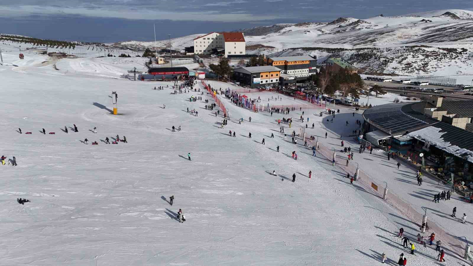 Erciyes hafta sonu yine ilgi odağı oldu
