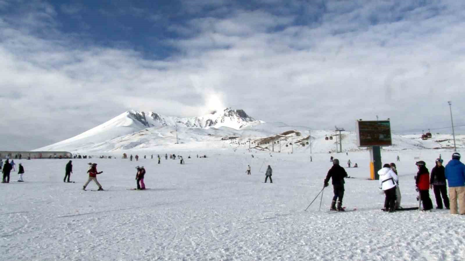 Erciyes hafta sonu yine ilgi odağı oldu
