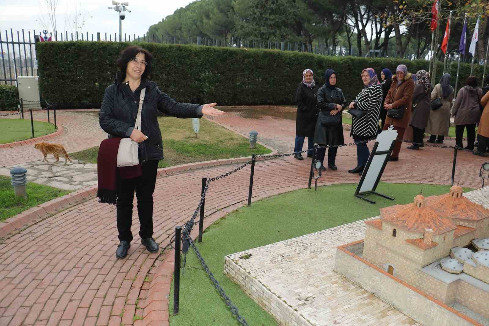 Saruhanlılı kadınlar Manisa’yı adım adım gezdi
