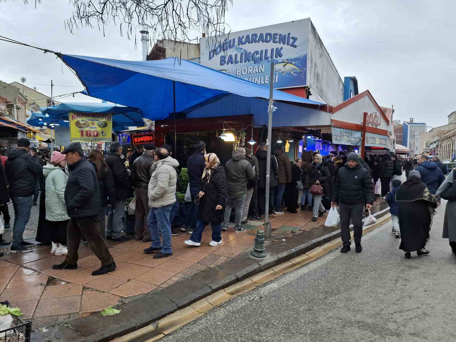 Halkın balığa olan ilgisi gün geçtikçe artıyor
