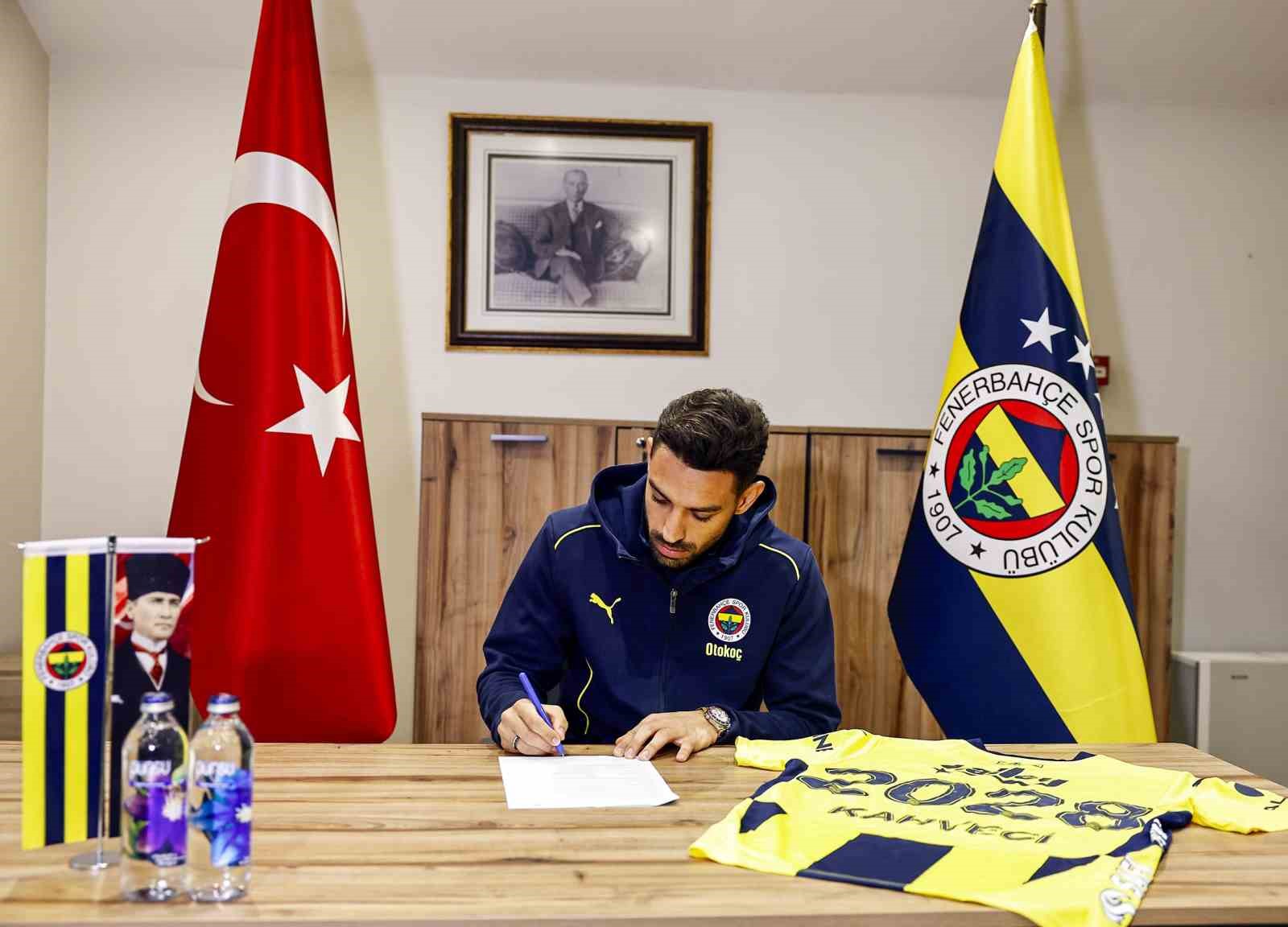 İrfan Can Kahveci, 3 yıl daha Fenerbahçe’de
