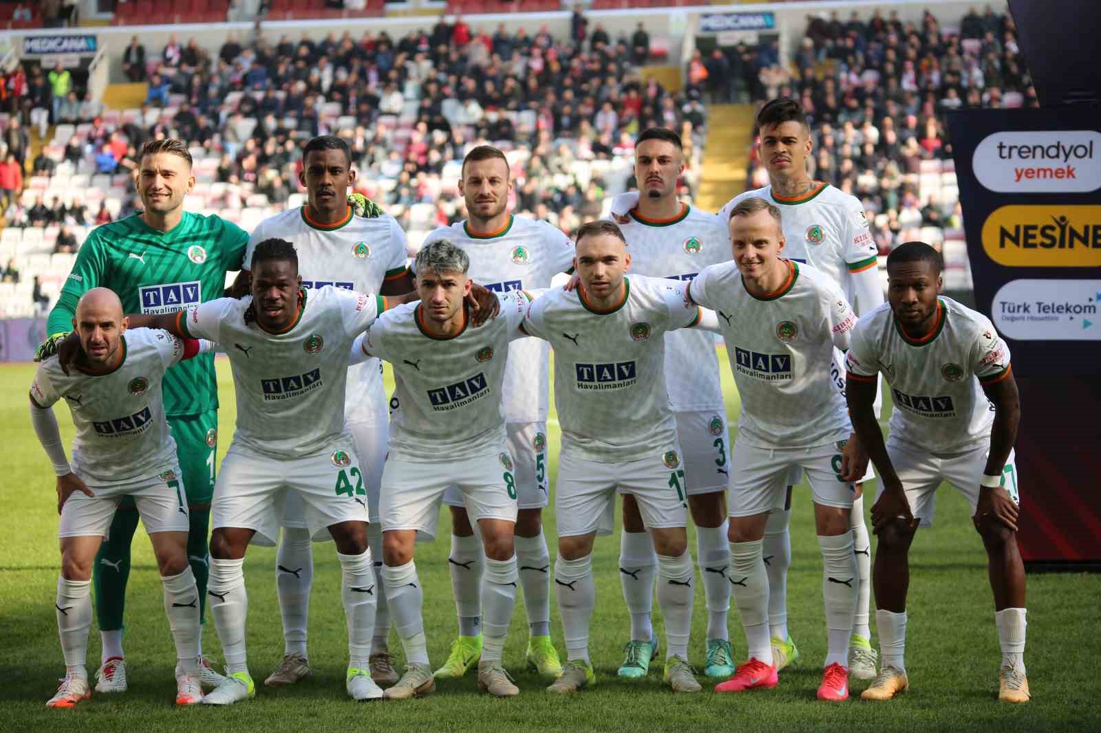 Trendyol Süper Lig: Sivasspor: 1 - Alanyaspor: 0 (İlk yarı)
