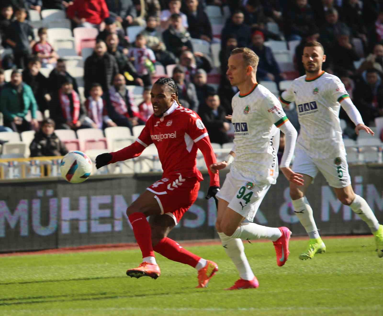 Trendyol Süper Lig: Sivasspor: 1 - Alanyaspor: 0 (İlk yarı)
