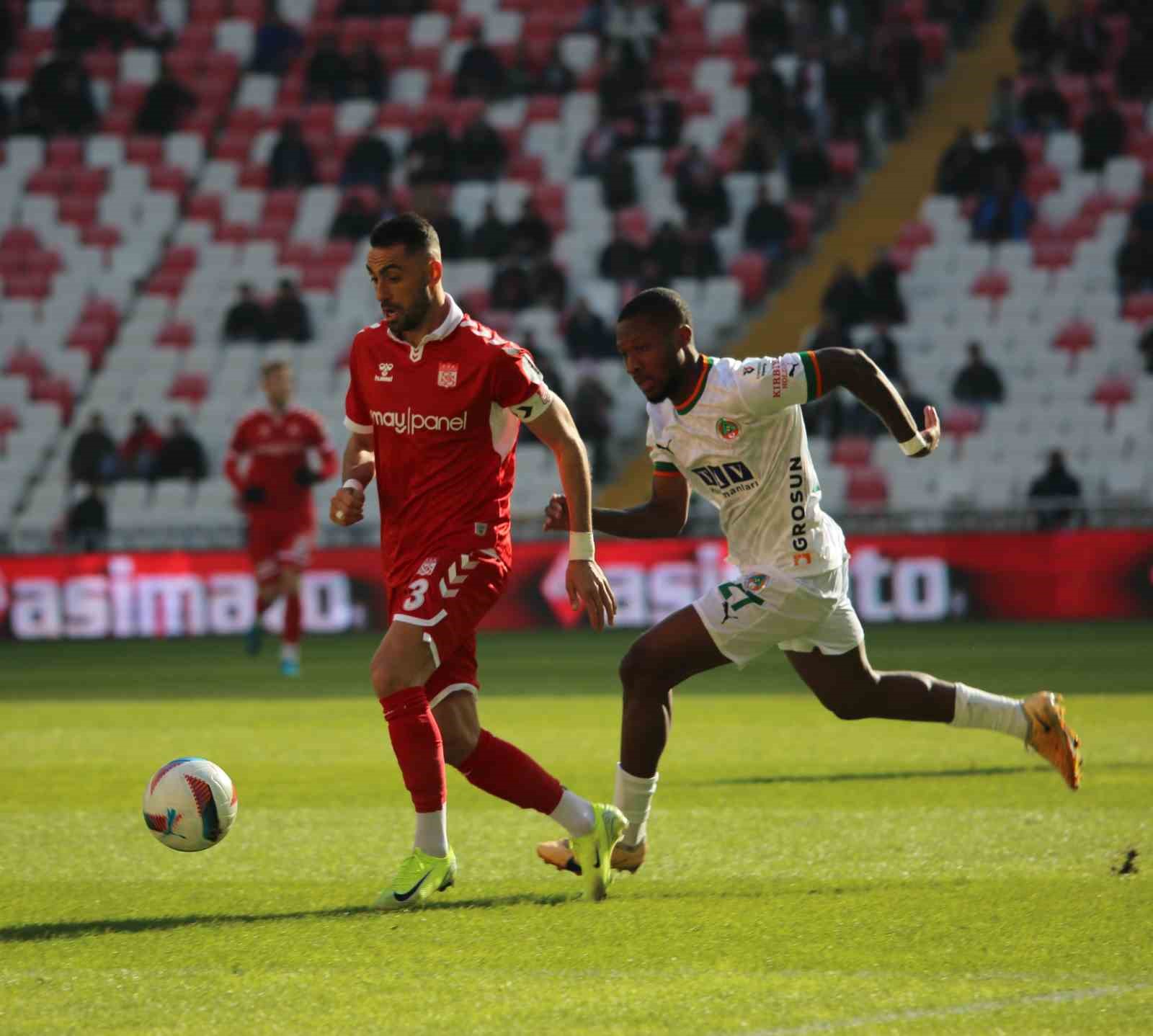 Trendyol Süper Lig: Sivasspor: 1 - Alanyaspor: 0 (İlk yarı)
