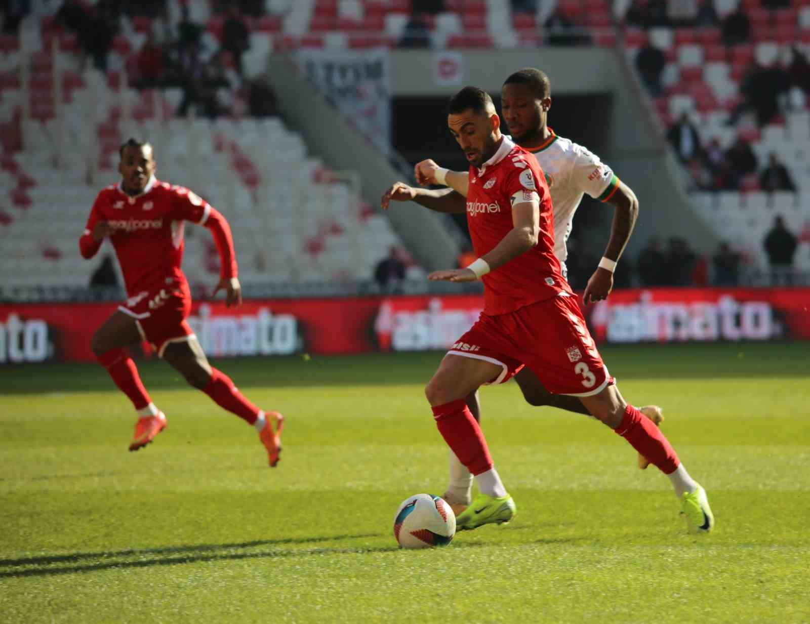 Trendyol Süper Lig: Sivasspor: 1 - Alanyaspor: 0 (İlk yarı)
