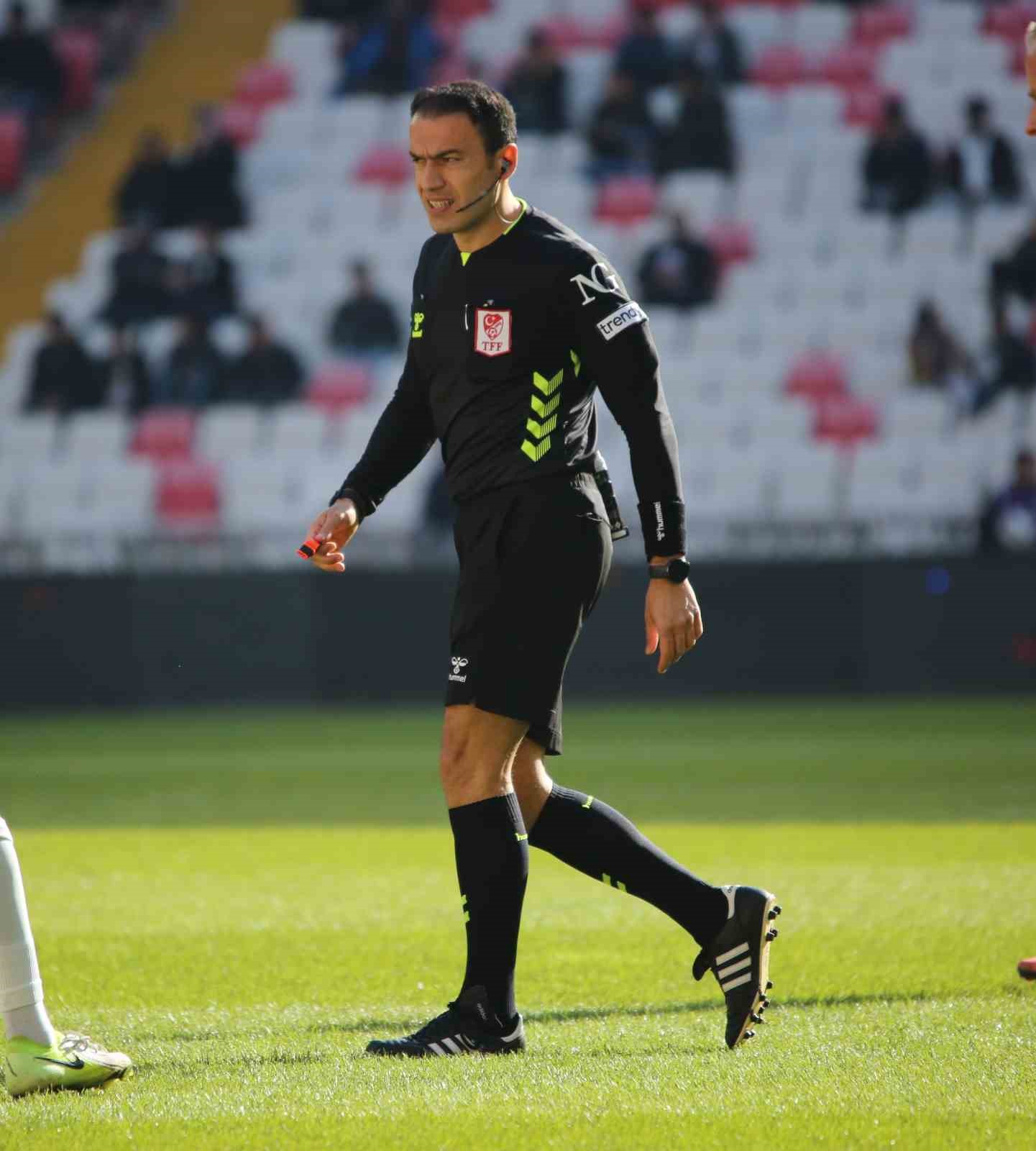 Trendyol Süper Lig: Sivasspor: 1 - Alanyaspor: 0 (İlk yarı)
