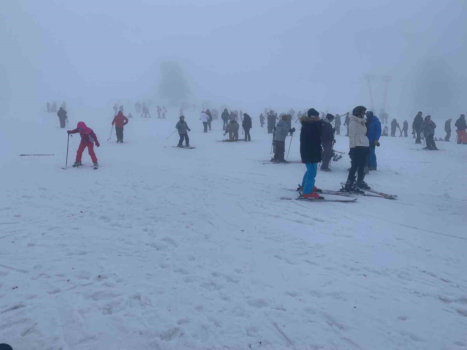 Uludağ’ın zirvesine turist akını
