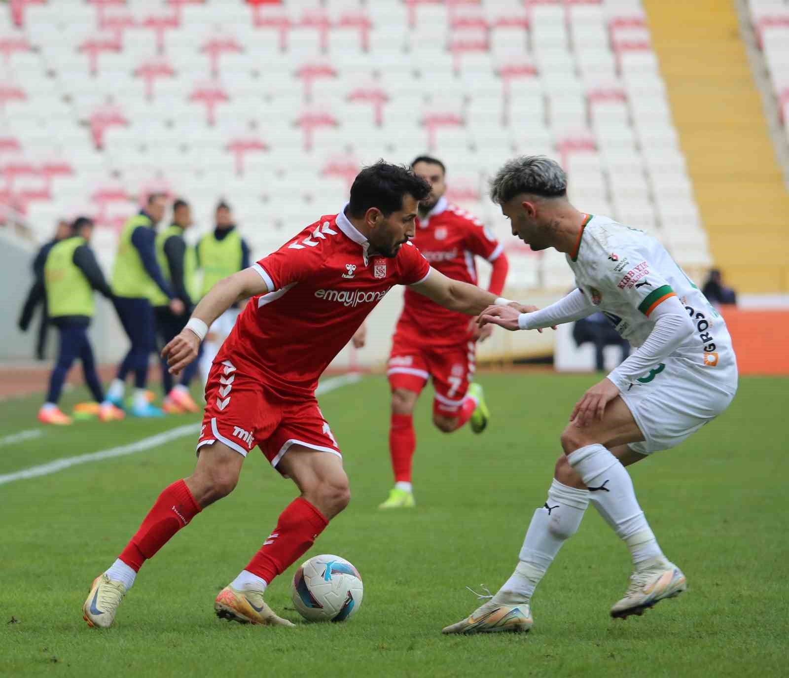 Trendyol Süper Lig: Sivasspor: 1 - Corendon Alanyaspor: 1 (Maç sonucu)
