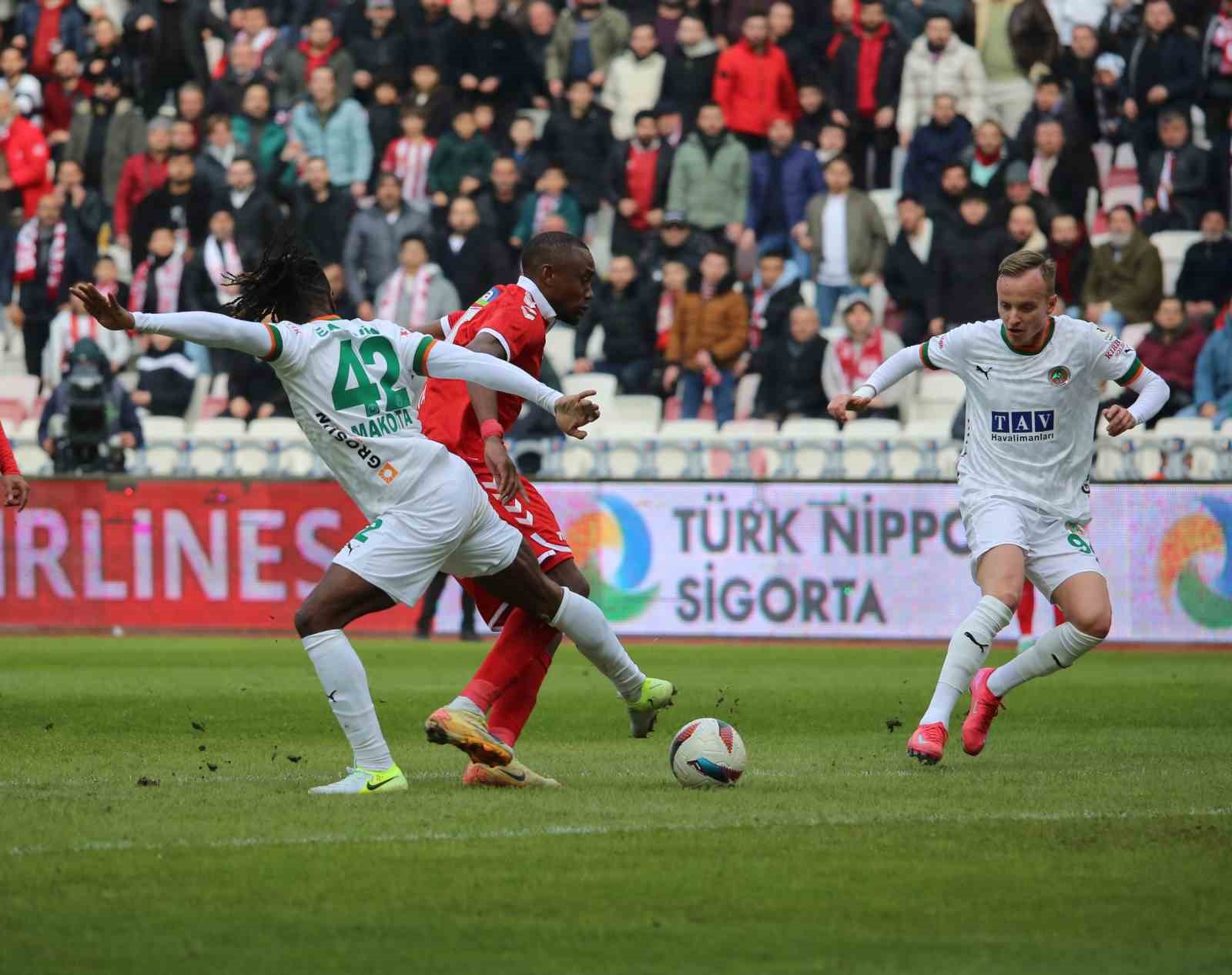 Trendyol Süper Lig: Sivasspor: 1 - Corendon Alanyaspor: 1 (Maç sonucu)
