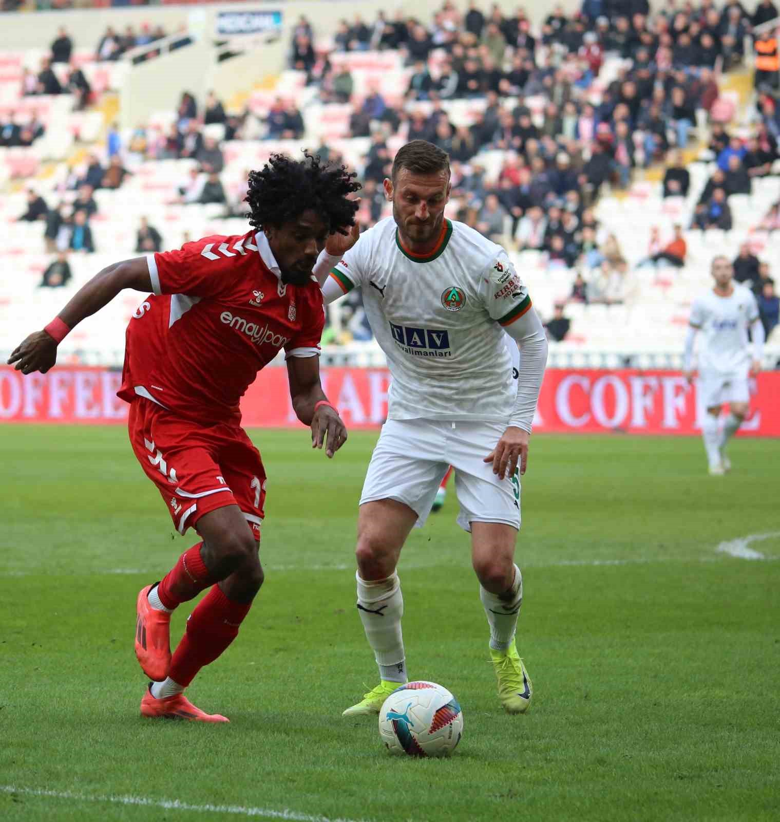 Trendyol Süper Lig: Sivasspor: 1 - Corendon Alanyaspor: 1 (Maç sonucu)
