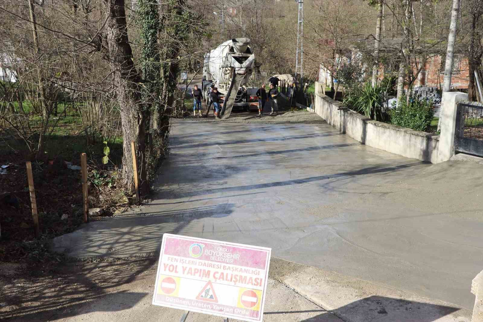 Ordu’da beton yol çalışmaları devam ediyor
