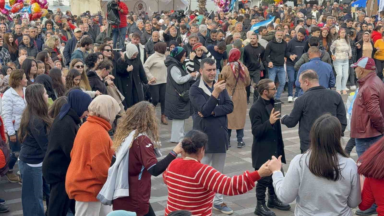 Bodrum’da hamsi ziyafeti: 3 ton hamsi dağıtıldı
