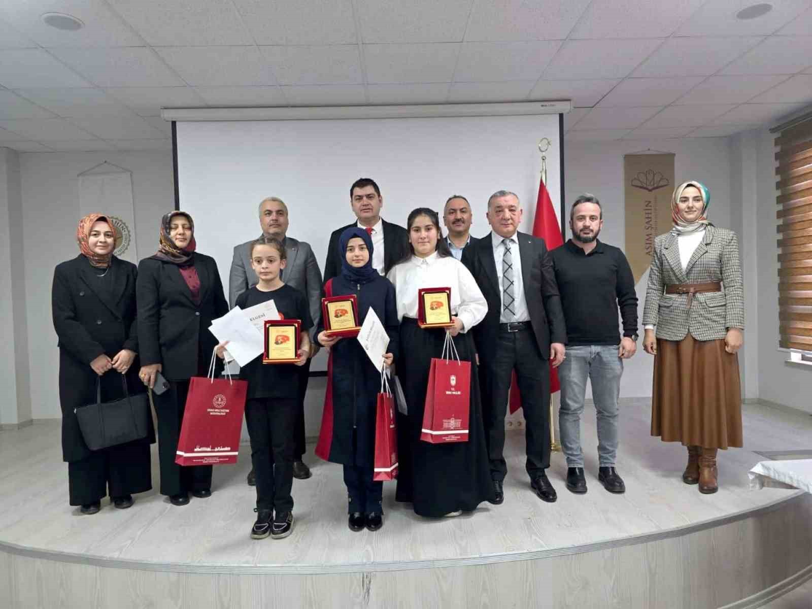 İstiklal Marşını en güzel okumak için yarıştılar
