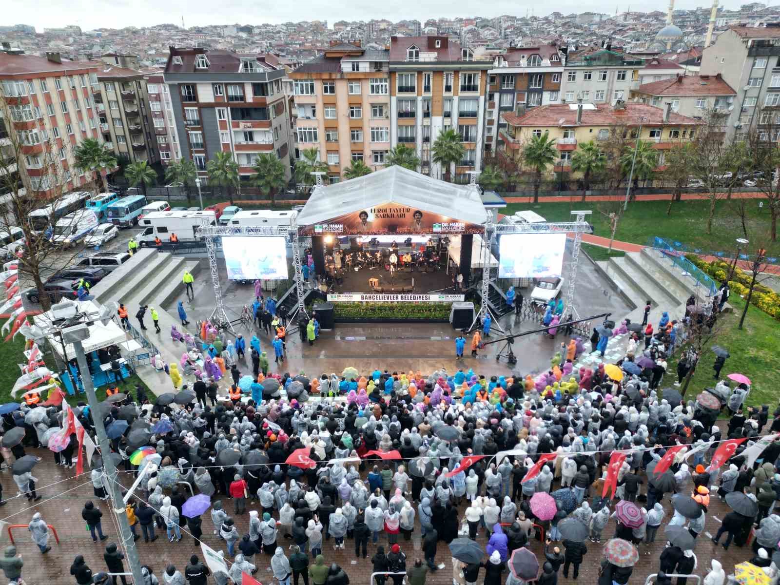 Bahçelievler’de Ferdi Tayfur’u yüzlerce seveni şarkılarıyla andı
