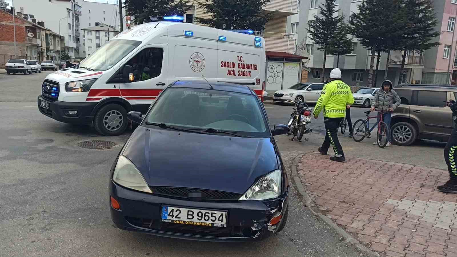 Otomobil ile motosikletin çapıştığı kaza kamerada
