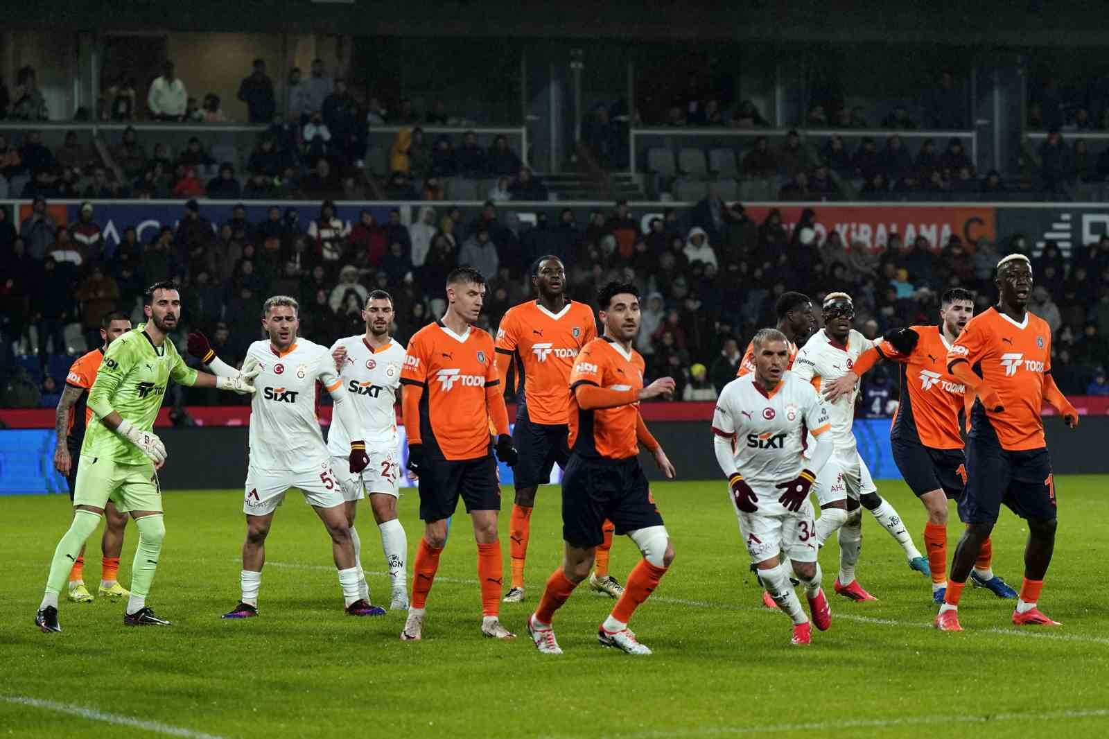 Trendyol Süper Lig: Başakşehir: 0 - Galatasaray: 1 (İlk yarı)
