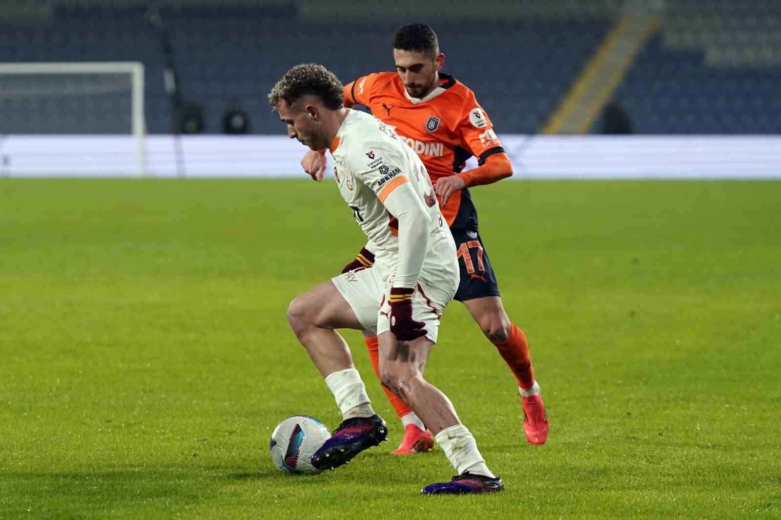 Trendyol Süper Lig: Başakşehir: 0 - Galatasaray: 1 (İlk yarı)
