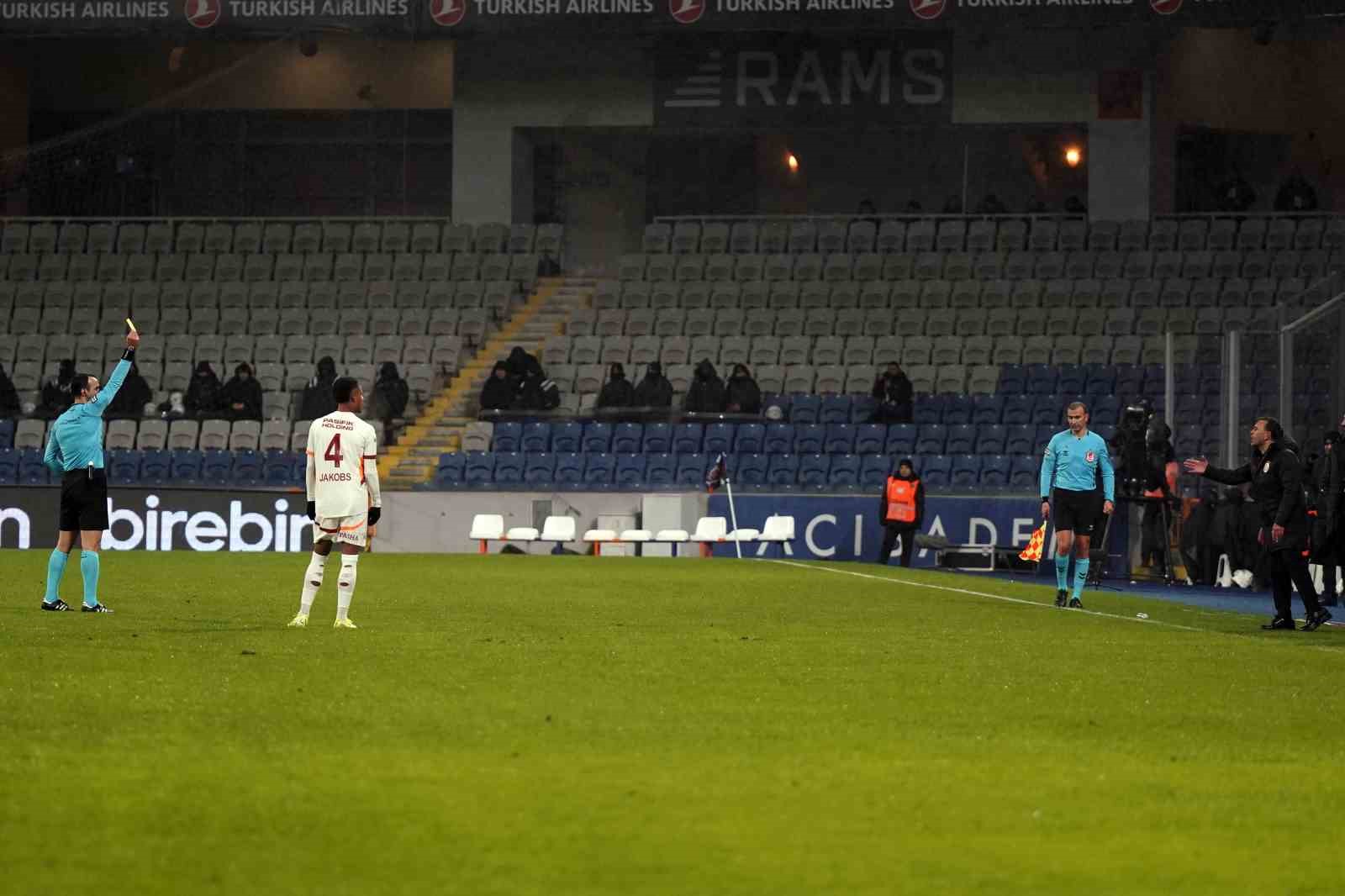 Trendyol Süper Lig: Başakşehir: 0 - Galatasaray: 1 (İlk yarı)
