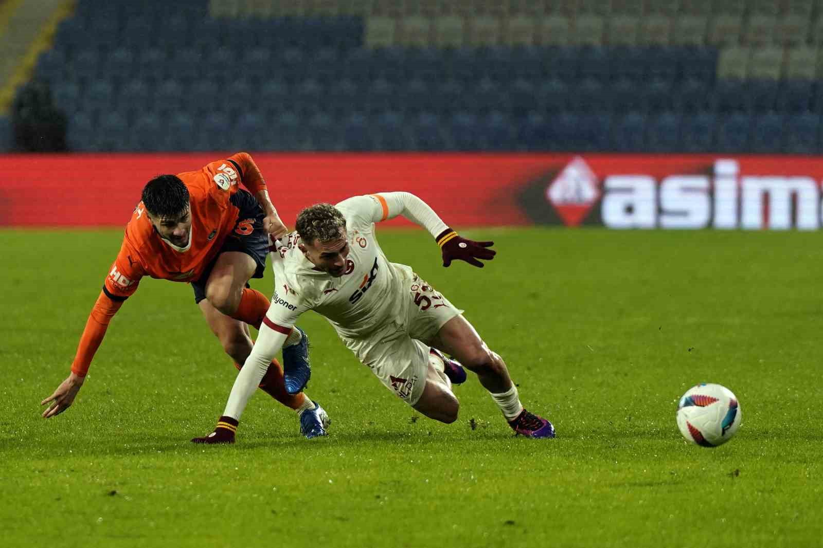 Trendyol Süper Lig: Başakşehir: 0 - Galatasaray: 1 (İlk yarı)
