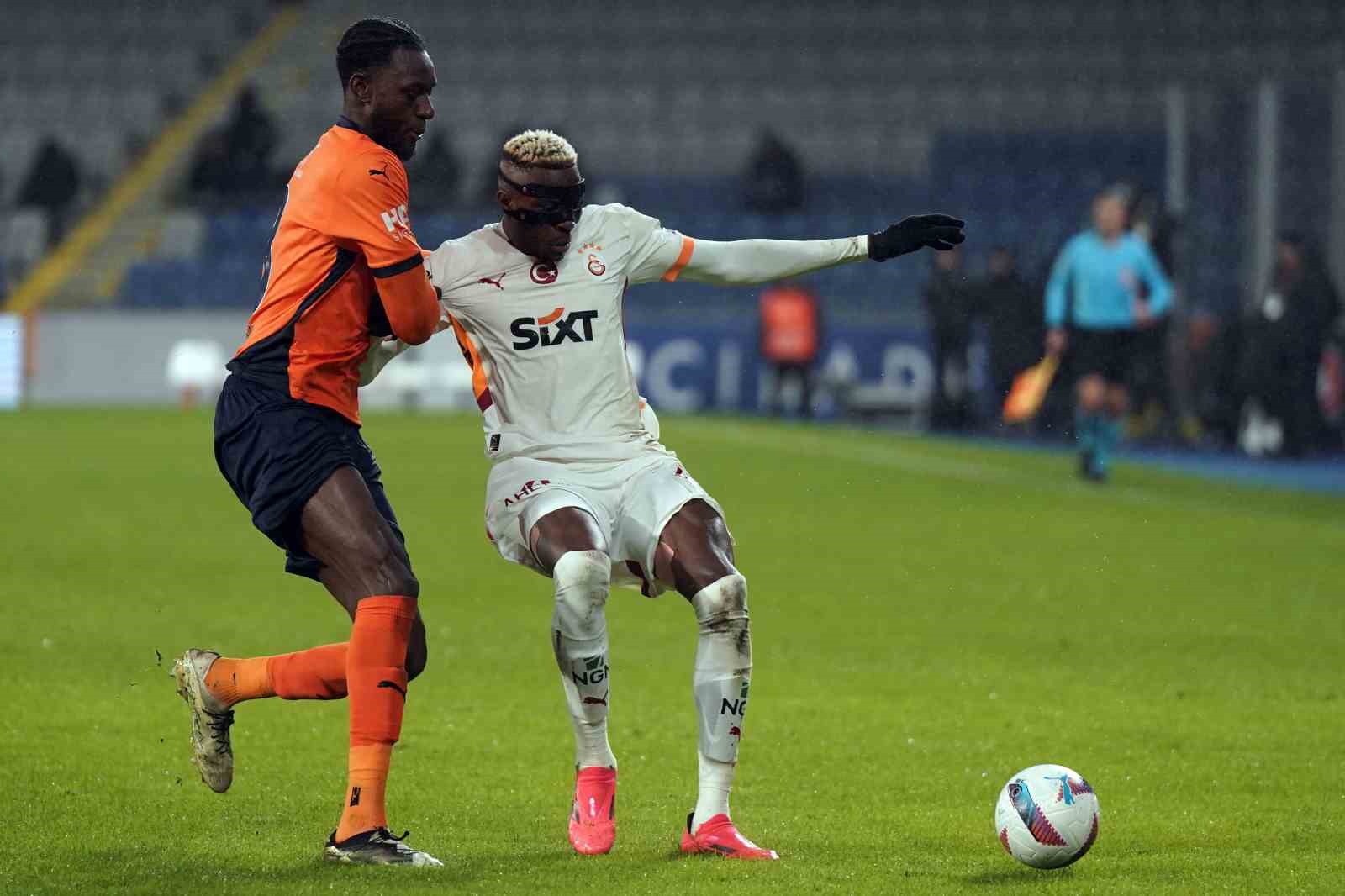 Trendyol Süper Lig: Başakşehir: 0 - Galatasaray: 1 (İlk yarı)
