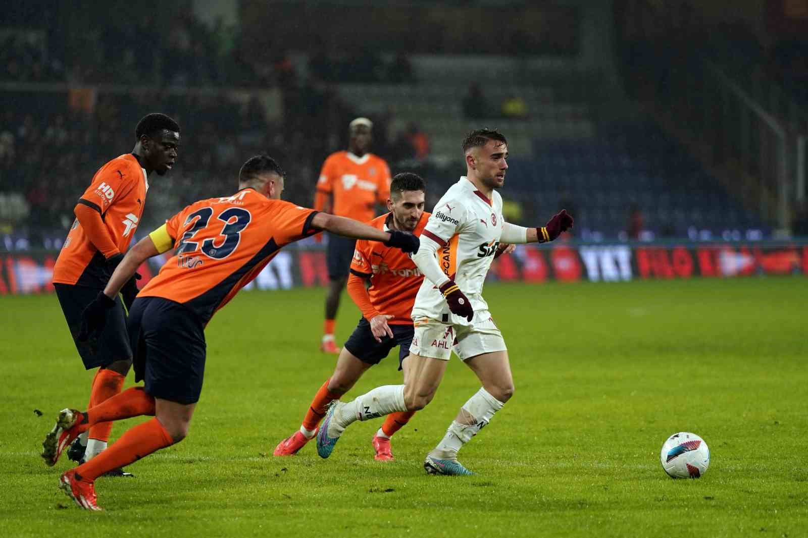 Trendyol Süper Lig: Başakşehir: 0 - Galatasaray: 1 (İlk yarı)
