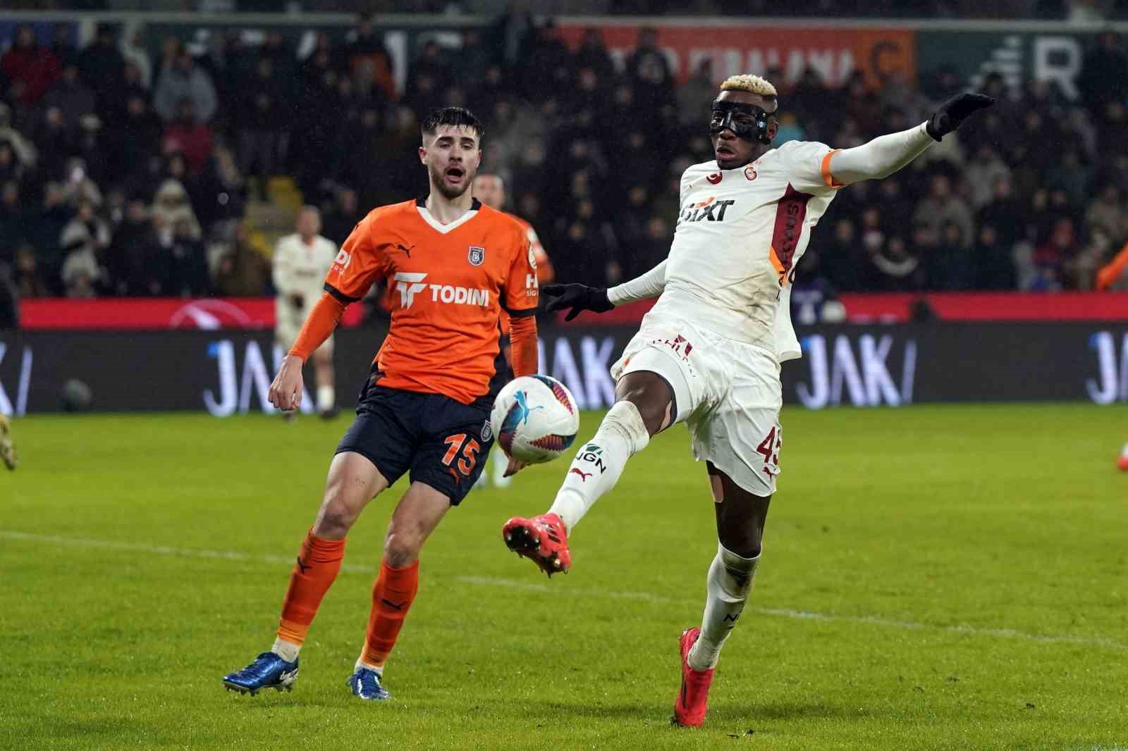 Trendyol Süper Lig: Başakşehir: 0 - Galatasaray: 1 (İlk yarı)
