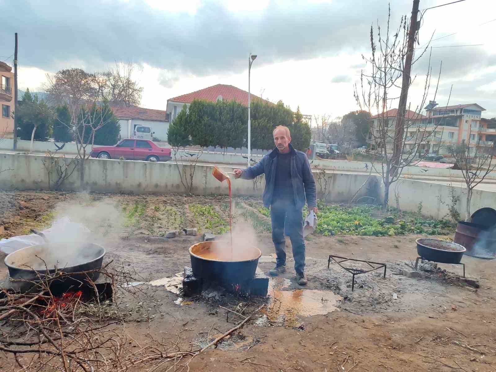 Ocak ayında pekmez kazanları kaynadı
