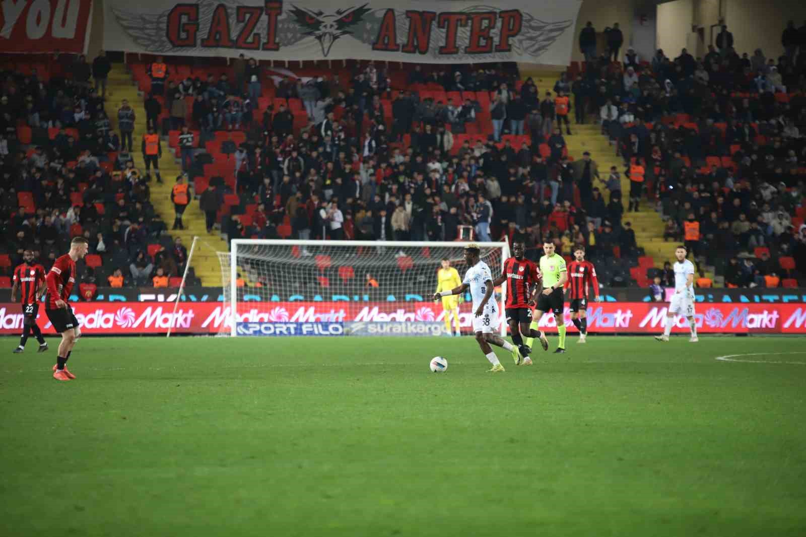 Trendyol Süper Lig: Gaziantep FK: 1 - Adana Demirspor: 0 (Maç sonucu)
