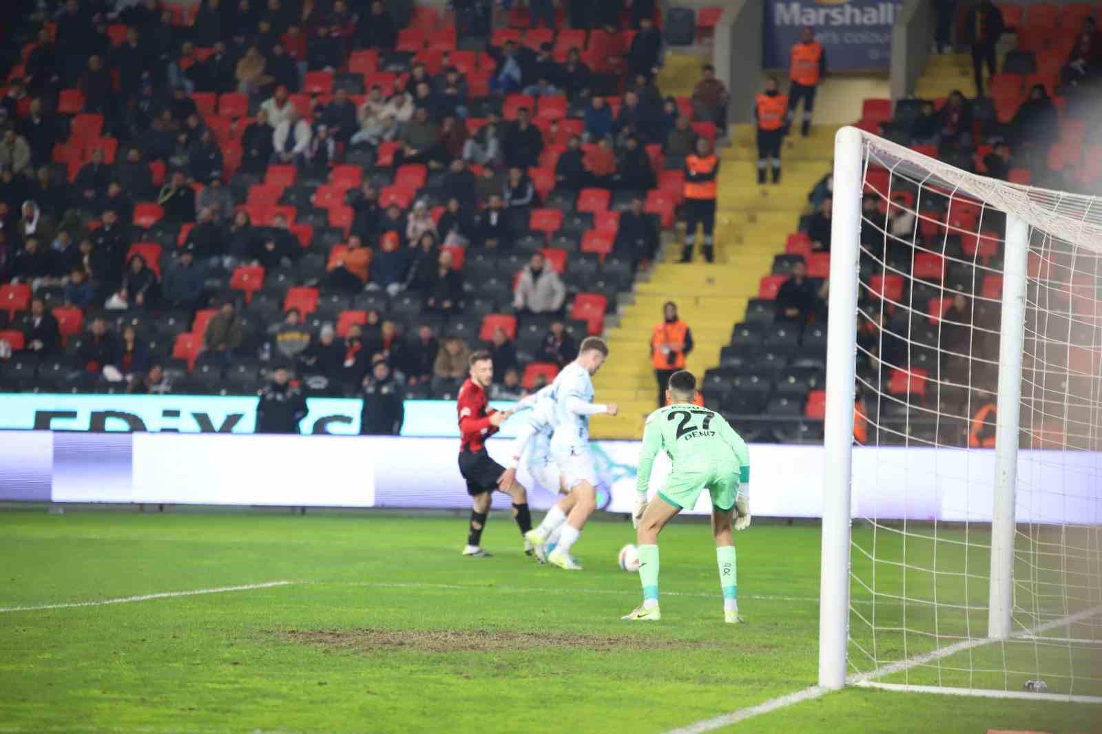 Trendyol Süper Lig: Gaziantep FK: 1 - Adana Demirspor: 0 (Maç sonucu)
