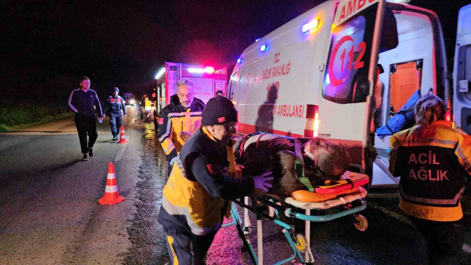 Bursa’da otomobil ile tır çarpıştı: 3 yaralı
