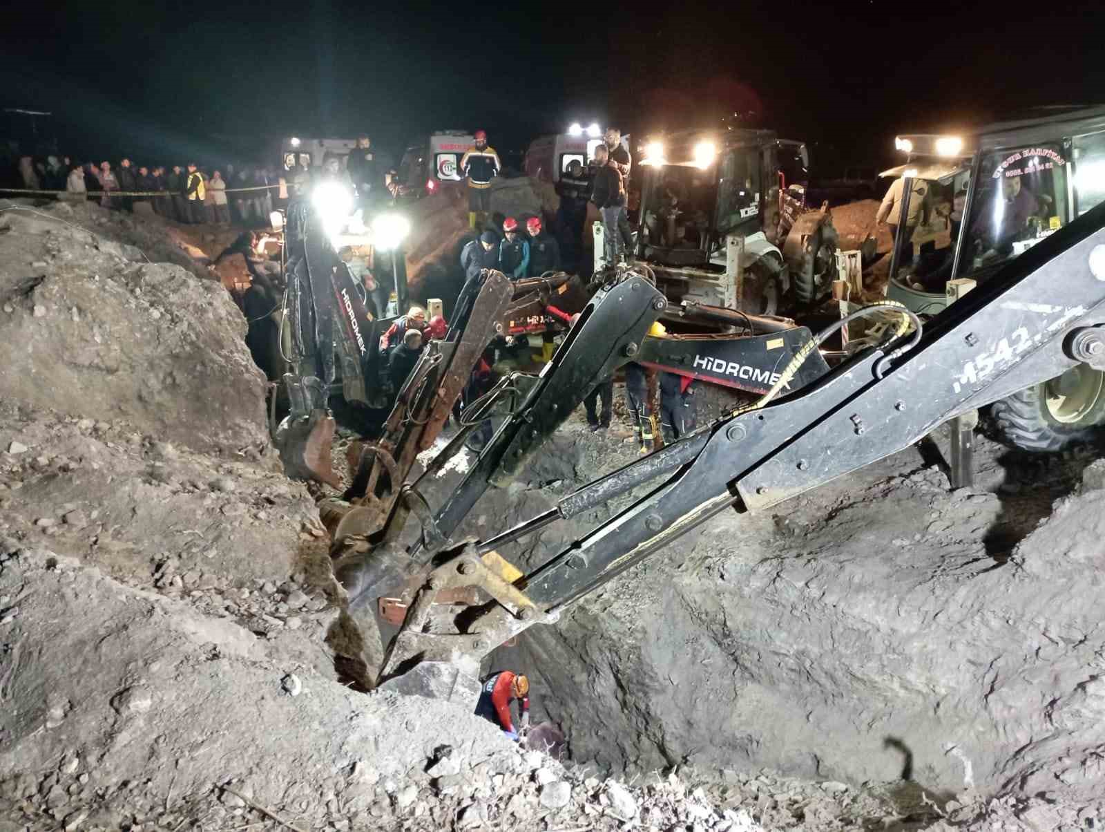 Amasya’daki göçükte hayatını kaybeden 2 kişinin cenazeleri çıkarıldı
