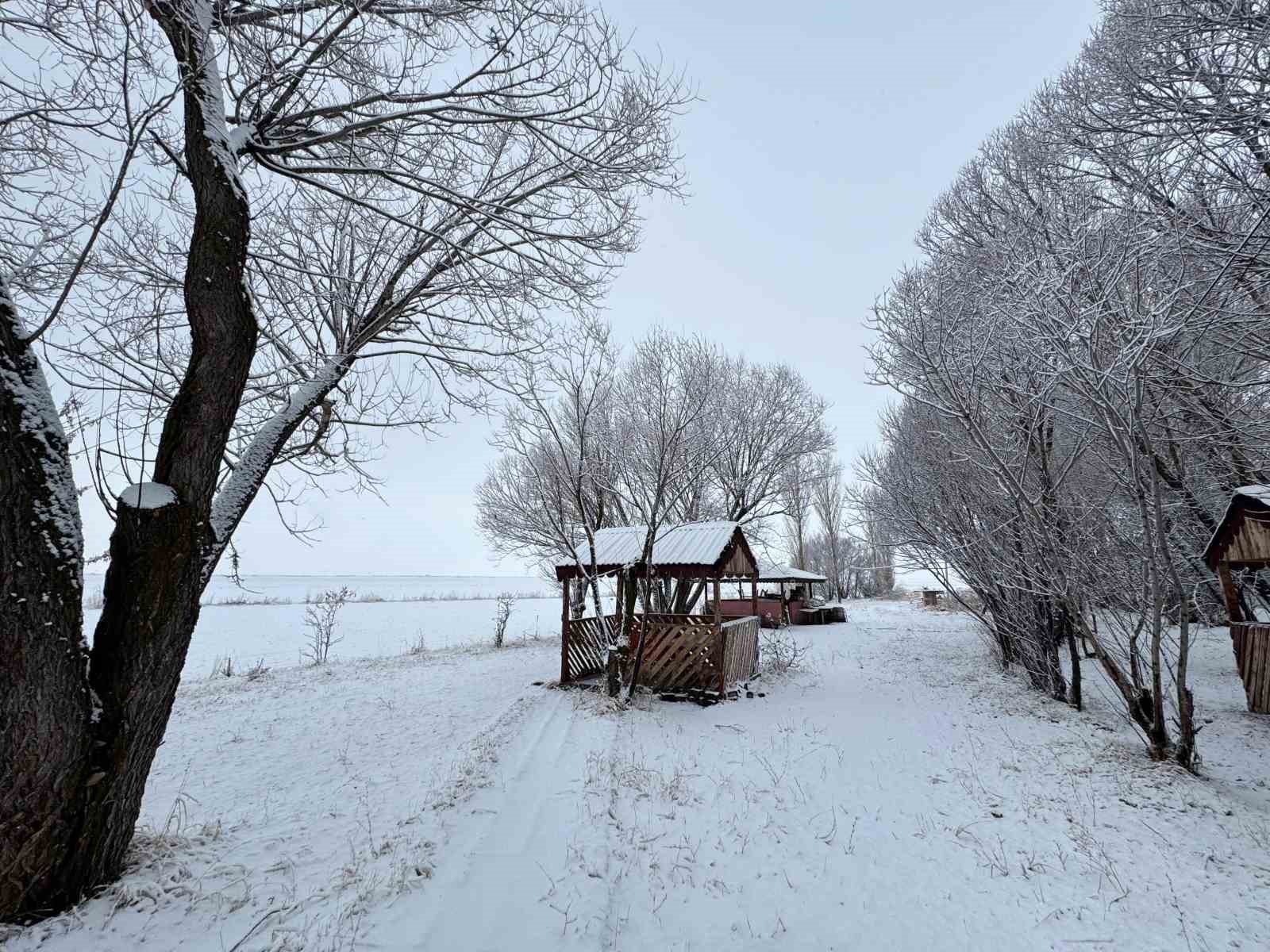 Ağrı’da kış manzarası göz kamaştırdı
