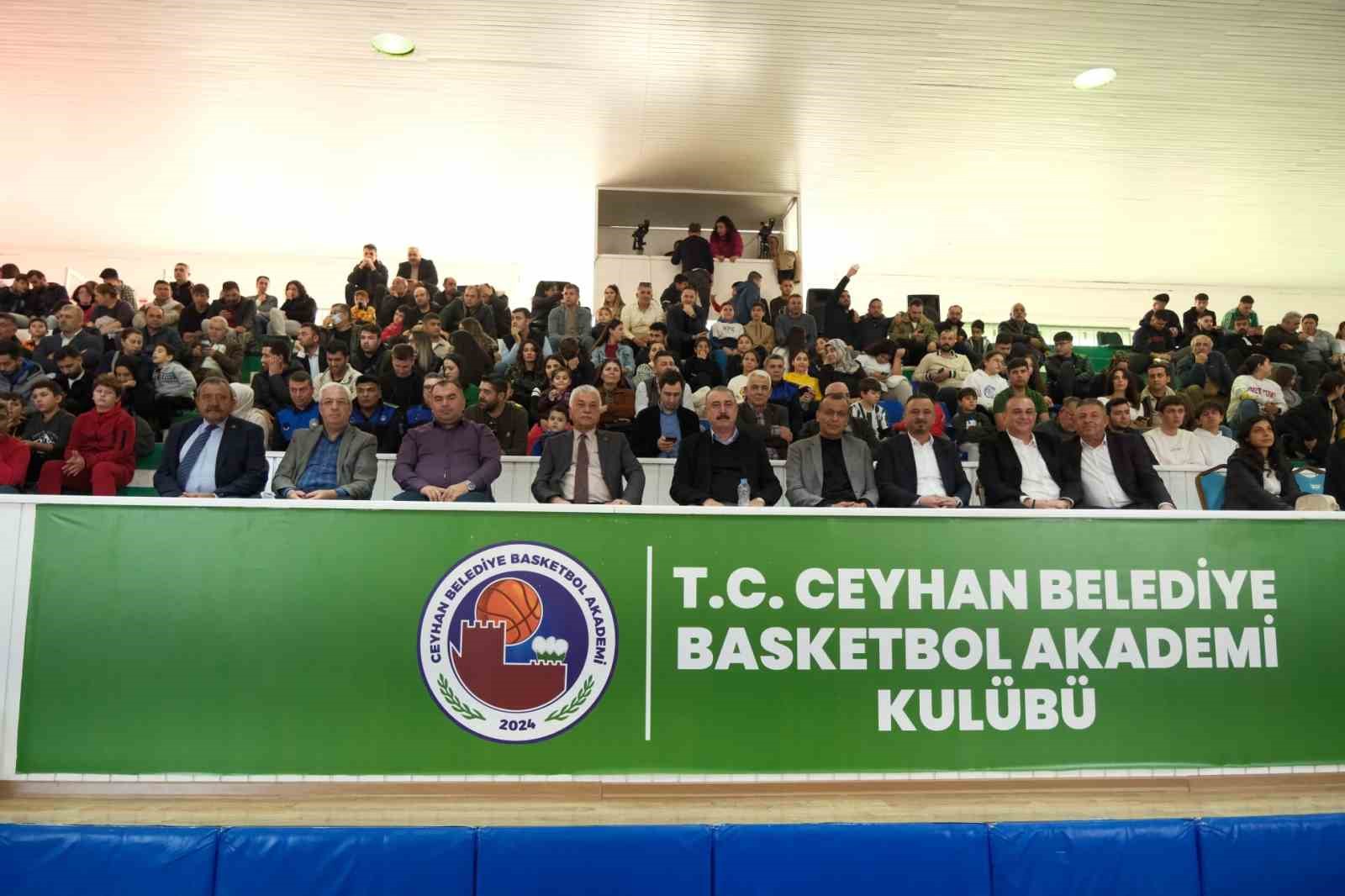 Ceyhan Belediye Basketbol Akademisi liderlik koltuğunu bırakmıyor
