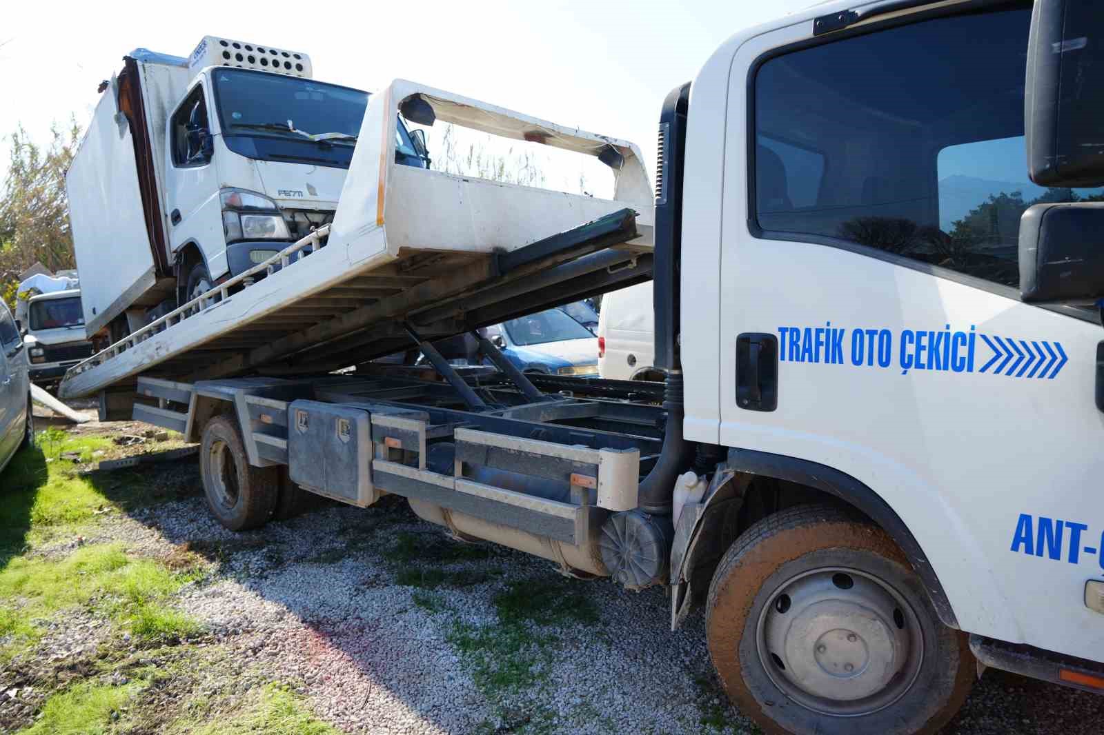 Milli servet otoparklarda çürümeye terk edildi, aralarında 21 yıldır bekleyen var
