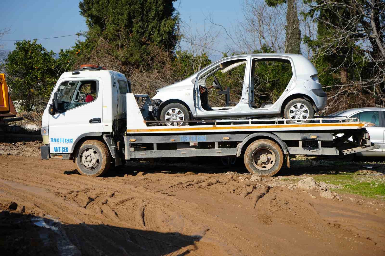 Milli servet otoparklarda çürümeye terk edildi, aralarında 21 yıldır bekleyen var
