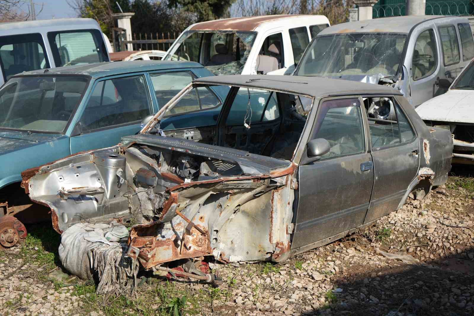 Milli servet otoparklarda çürümeye terk edildi, aralarında 21 yıldır bekleyen var
