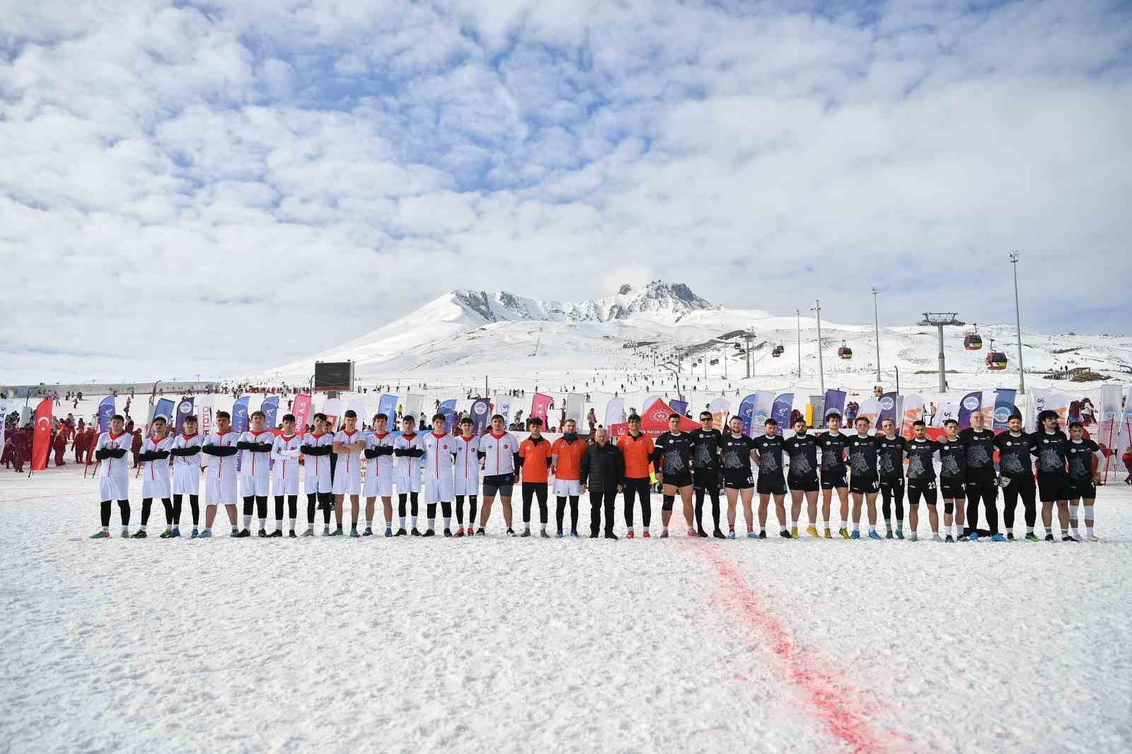 Erciyes’te Kar Ragbi Türkiye Şampiyonası nefes kesti
