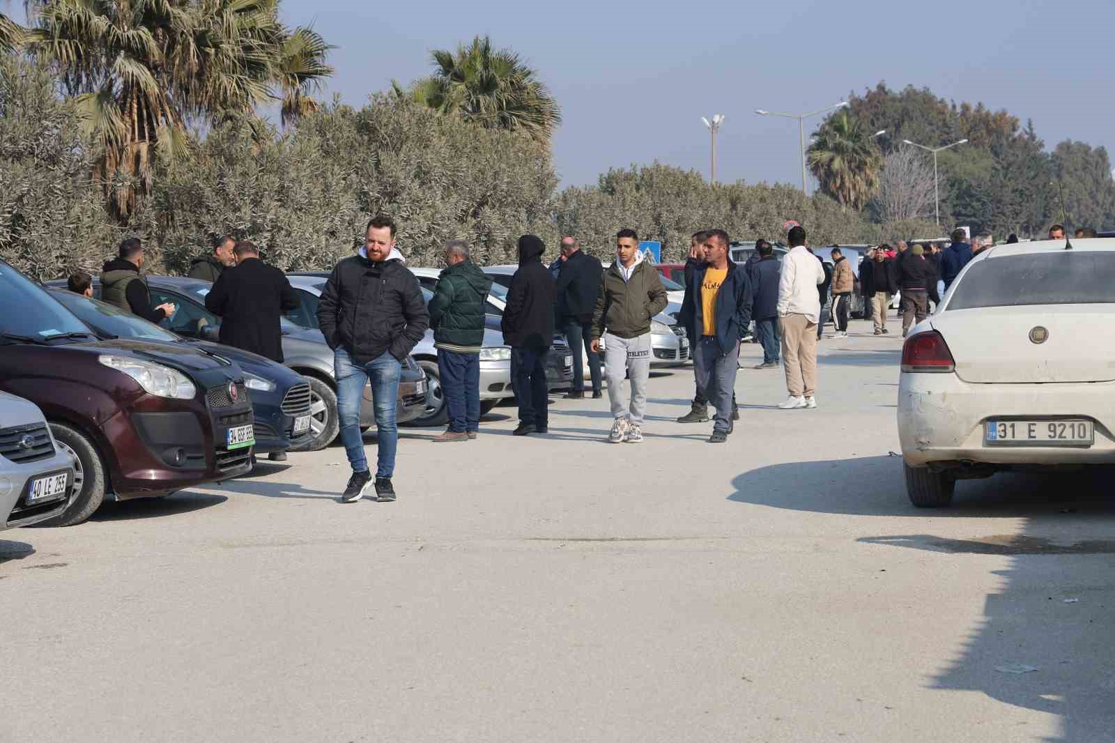 Dönüş hazırlığındaki Suriyelilerin araçlarını piyasanın altında satmak istemeleri fiyatları düşürdü
