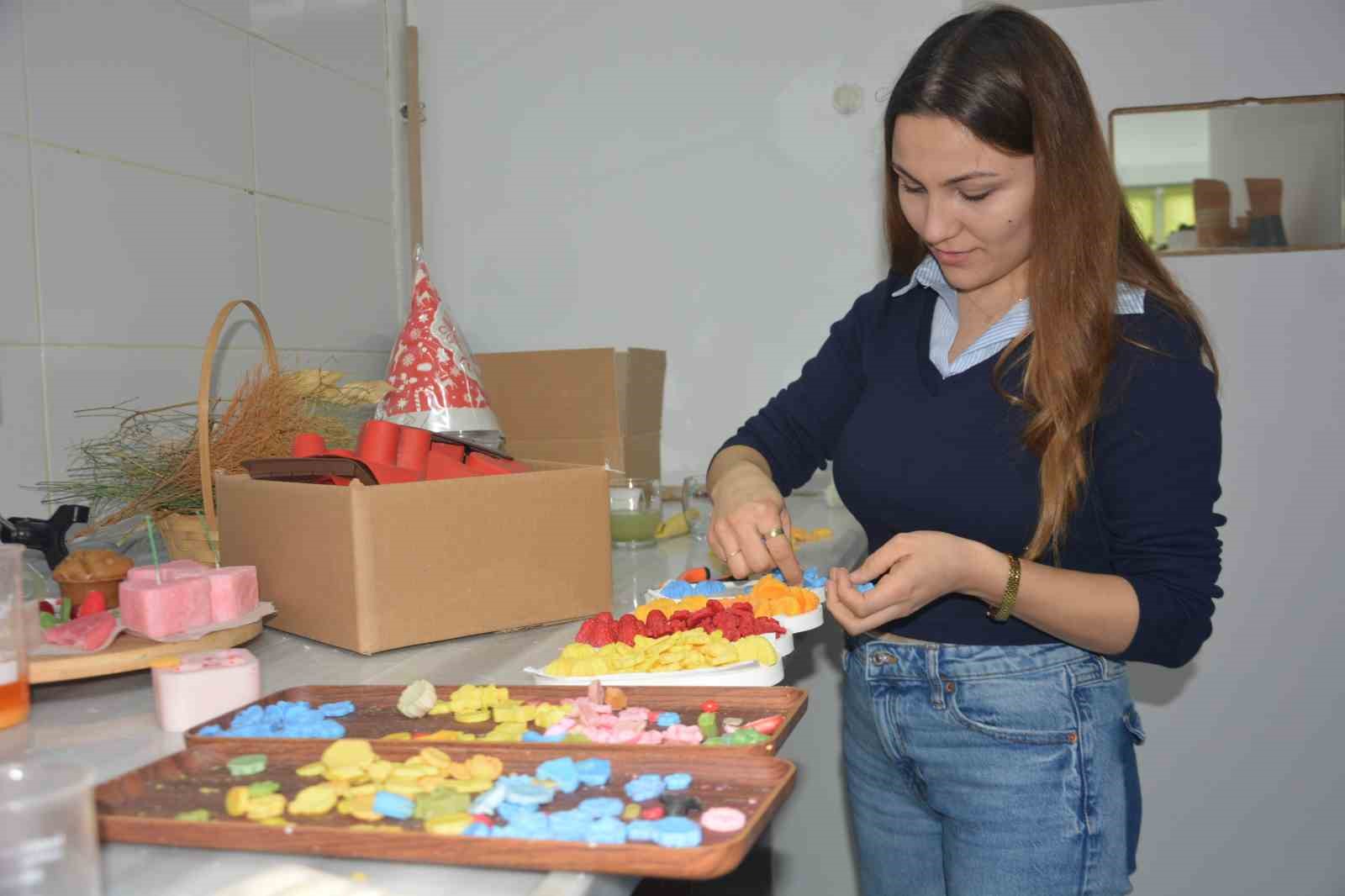 Eşi ve ailesinin desteğiyle atölye kurdu, yurt dışına satış yapmaya hazırlanıyor
