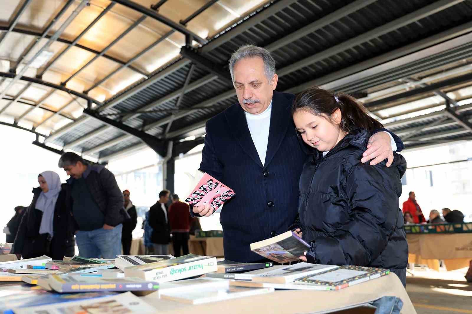 Başkan Yalçın’dan antika pazarı turu
